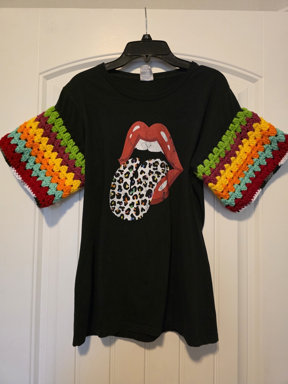 Upcycled Black Graphic Tee with Red Lips and Multicolor Crochet Sleeves